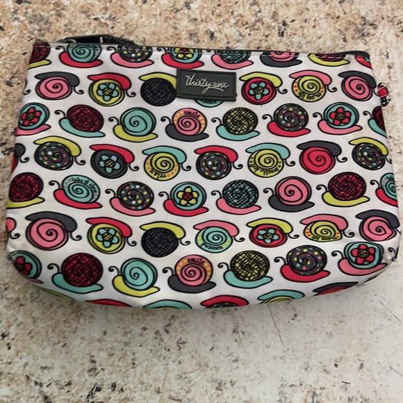 31 insulated zip pouch Snail Pattern (Moving Sale) - Picture 3 of 5